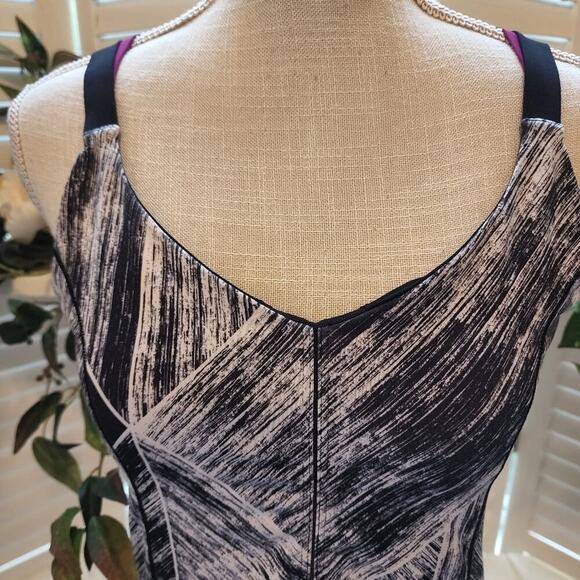 LULULEMON CRISS CROSS BLACK/WHITE BACK TANK SIZE SMALL - Picture 3 of 5
